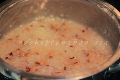 Cách nấu chè đậu trắng cốt dừa với nếp thơm ngon 4