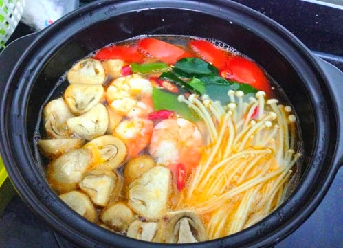 Cách nấu canh Tôm chua kiểu Thái - Tom Yum Kung